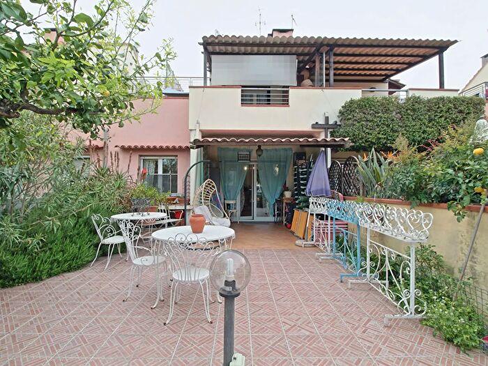 Casa con 6 locali in vendita in Via dei Partigiani, Albenga