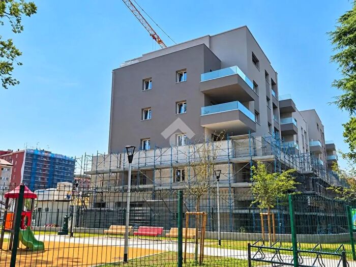Appartamento trilocale in vendita in Via Rovigno, Milano