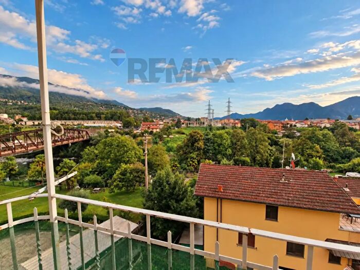 Appartamento quadrilocale in vendita in Viale Azari, Verbania