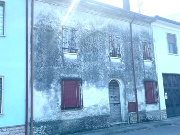 Casa con 5 locali in vendita in Via Trieste, Acquanegra Sul Chiese