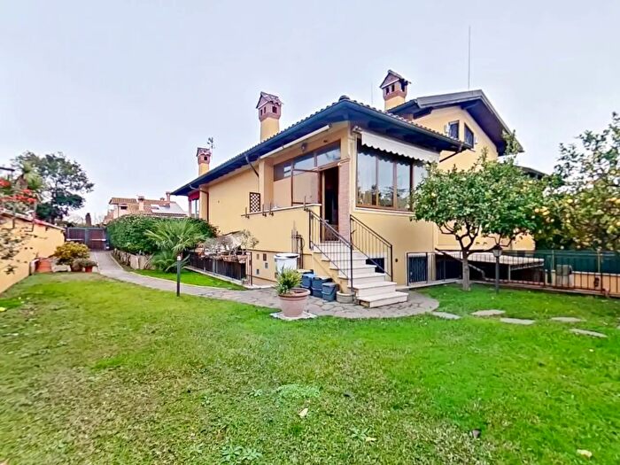 Casa bilocale in vendita in Via Adriano Banchieri, Roma