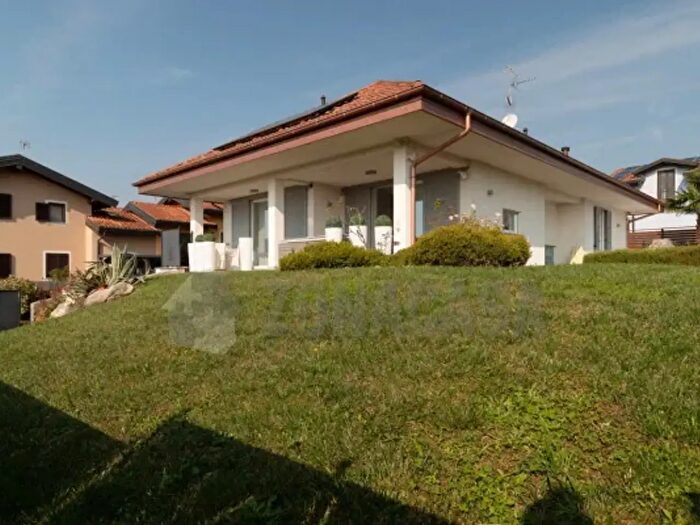 Casa trilocale in vendita in Via Monte Bianco, Pombia