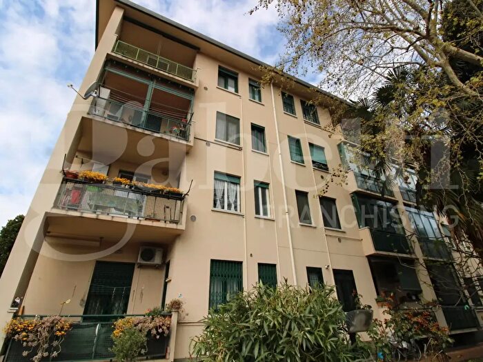 Appartamento trilocale in vendita in Via Cefalonia, Milano