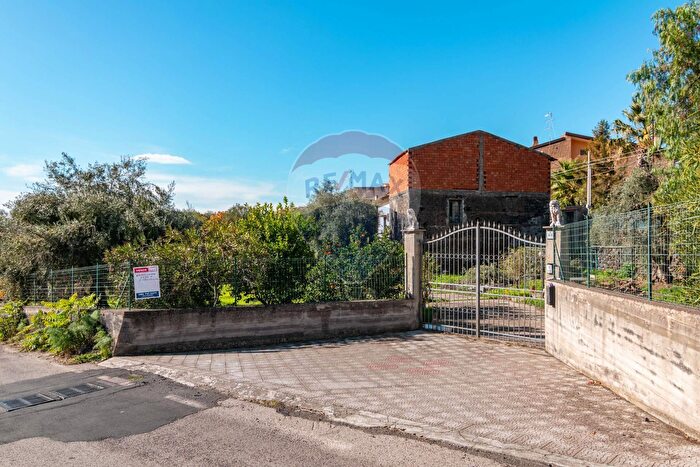 Casa con 5 locali in vendita in Via Nicolosi, Ragalna