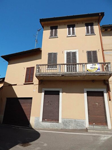 Casa con 7 locali in vendita in Besana In Brianza