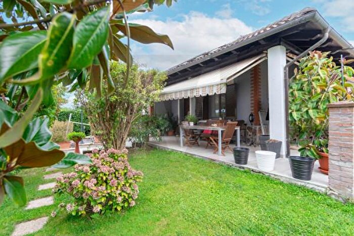 Casa quadrilocale in vendita in Via Mortaisti Divisione Ravenna, Frugarolo