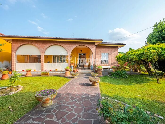 Casa con 5 locali in vendita in Concordia Sulla Secchia