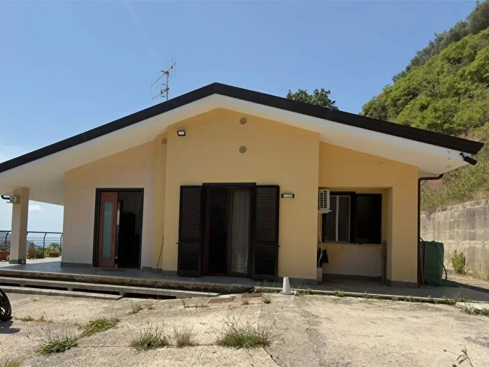 Casa con 6 locali in vendita in Via San Nicola di Giovi, Salerno