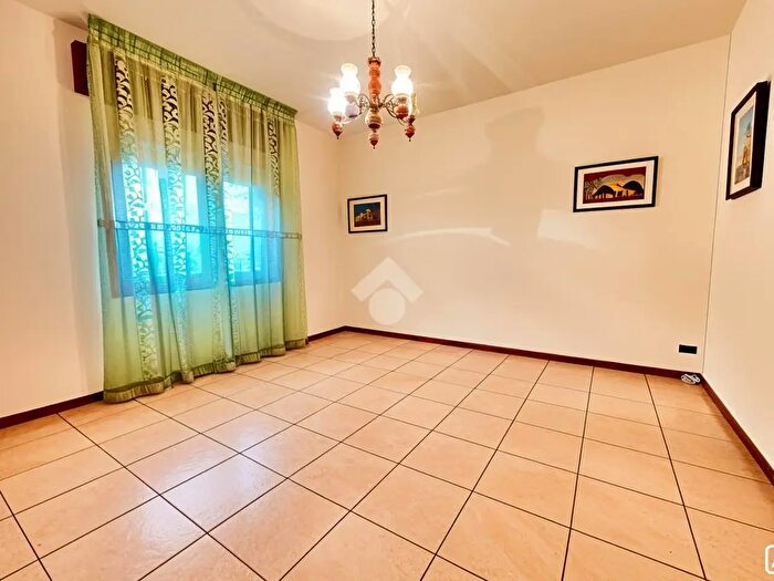 Casa con 6 locali in vendita in Via Gualberta Alaide Beccari, Padova