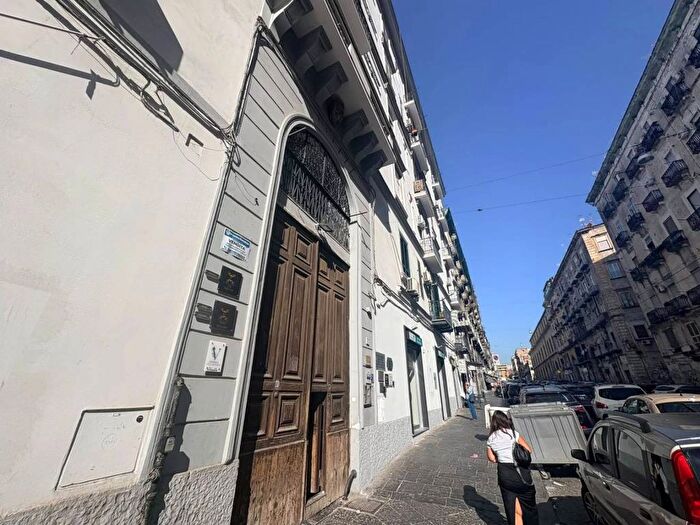 Appartamento in affitto in Via Cesare Rosaroll, Tribunali, Napoli