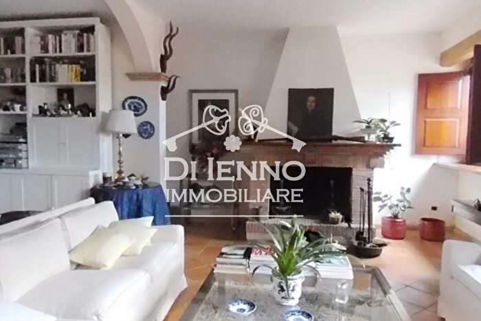 Casa con 6 locali in vendita in Roma