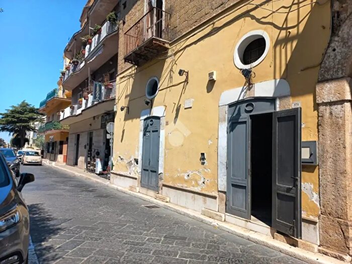 Appartamento trilocale in vendita in Via Appia, Santa Maria A Vico