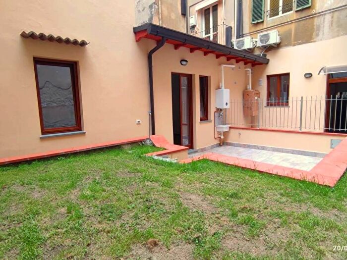Appartamento trilocale in affitto in Via Benedetto Cairoli, Centro Storico Duomo, Prato