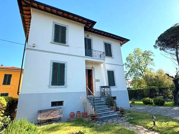 Casa con 5 locali in vendita in V Via Bandettini, Lucca