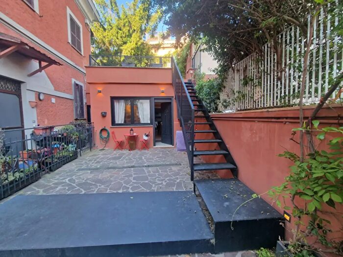 Casa bilocale in vendita in Via di Vigna Pozzi, Roma