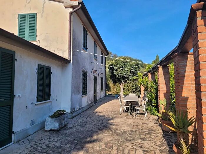 Casa con 5 locali in vendita in Pietrasanta