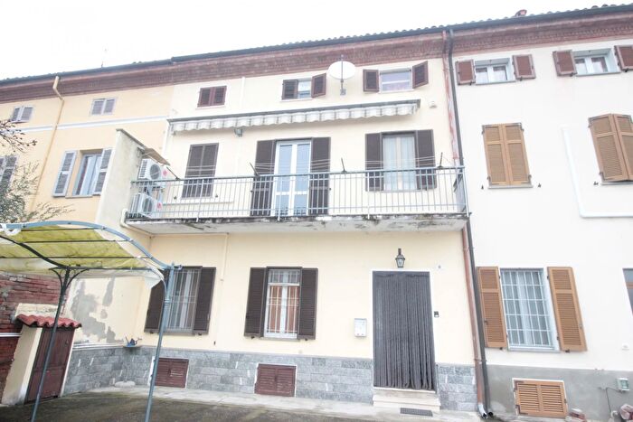 Casa con 9 locali in vendita in Via Madonna, Mirabello Monferrato