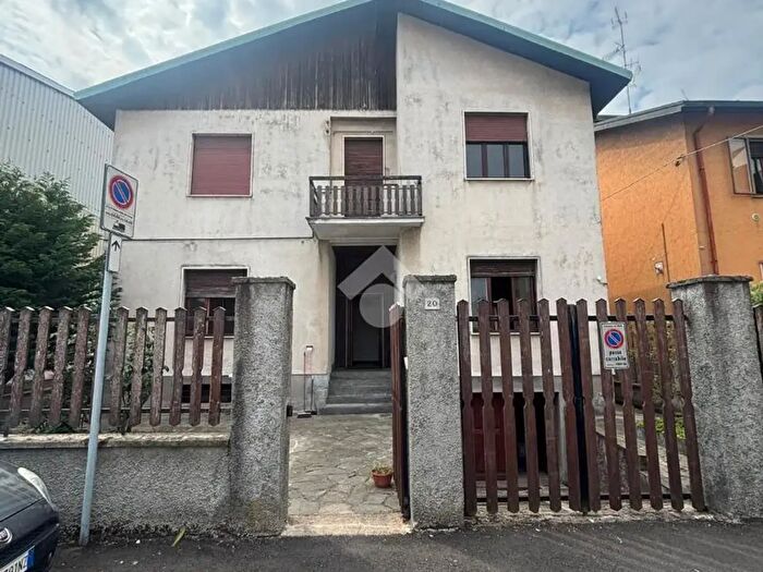 Casa con 8 locali in vendita in Via Pindemonte, Rho