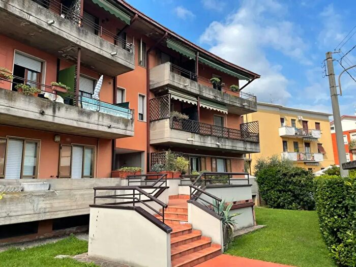 Appartamento quadrilocale in vendita in Via Passo del Moncenisio, Brescia