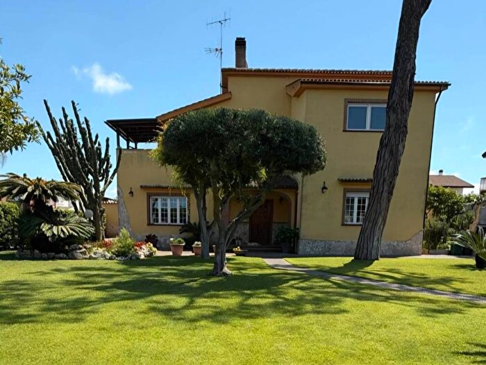 Casa con 6 locali in vendita in Via Sassari, Villaggio Giornalisti Poggio, Anzio