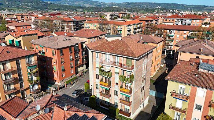 Appartamento trilocale in vendita in Via Carlo Pedrotti, Verona