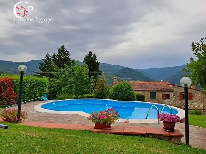 Casa con 13 locali in vendita in Frazione Vicorati Snc, Dicomano