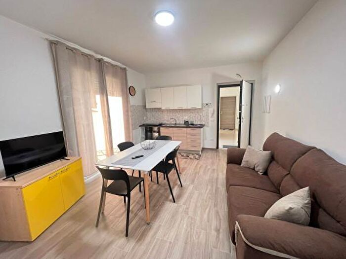 Appartamento trilocale in affitto in Viale Crotone, Catanzaro