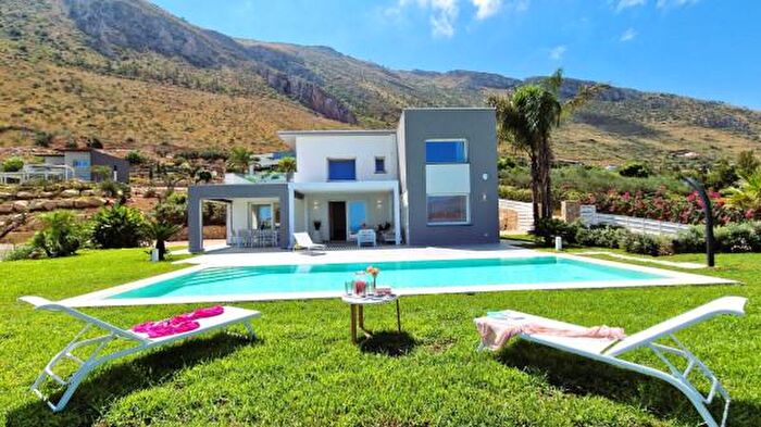 Casa con 5 locali in vendita in Strada Provinciale Fraginesi Costamante, Castellammare Del Golfo