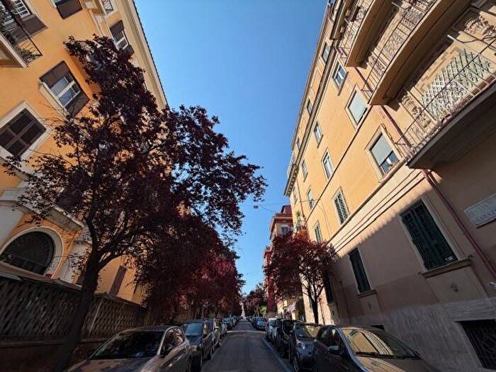 Appartamento trilocale in affitto in Via Topino, Trieste Coppedè, Roma