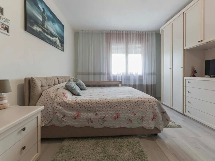 Appartamento con 5 locali in vendita in Via Costituzione B, San Pietro In Casale