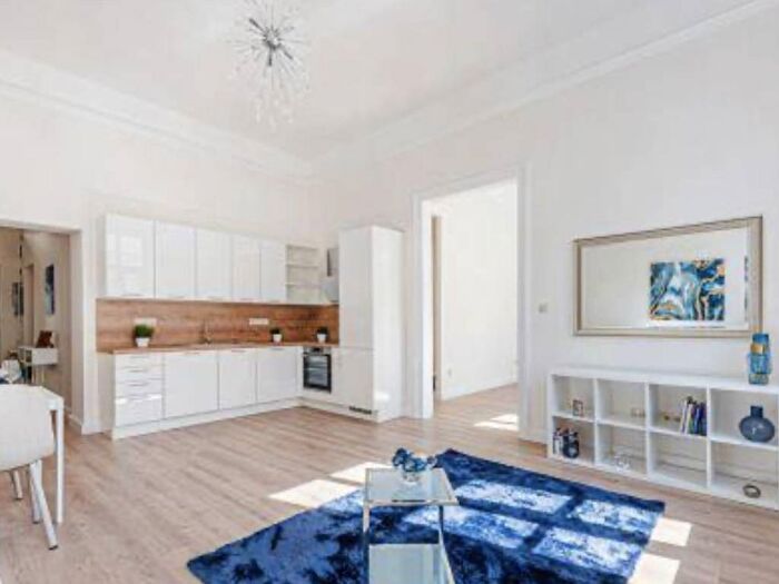 Appartamento trilocale in affitto in Via Borghetto, Palestro, Milano