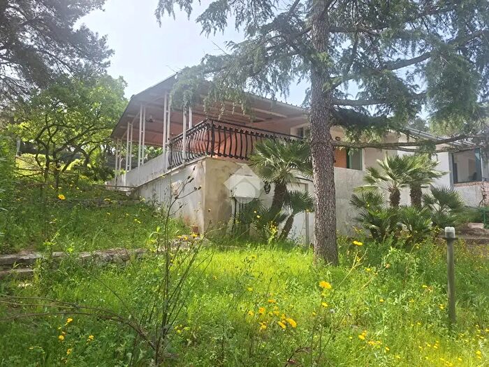 Casa trilocale in vendita in Zona Lagogemolo, Cassano Delle Murge
