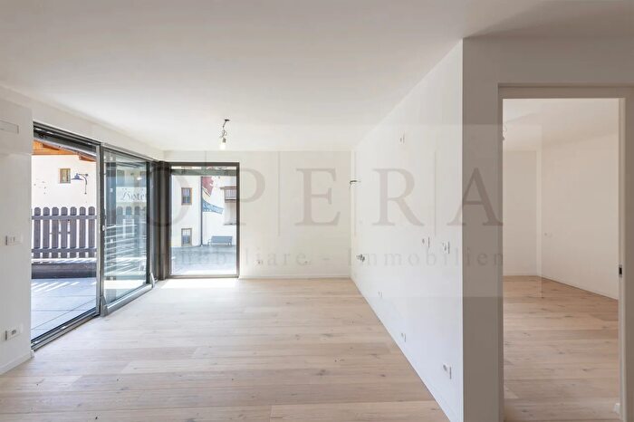 Appartamento trilocale in vendita in Ega Centro, Nova Ponente