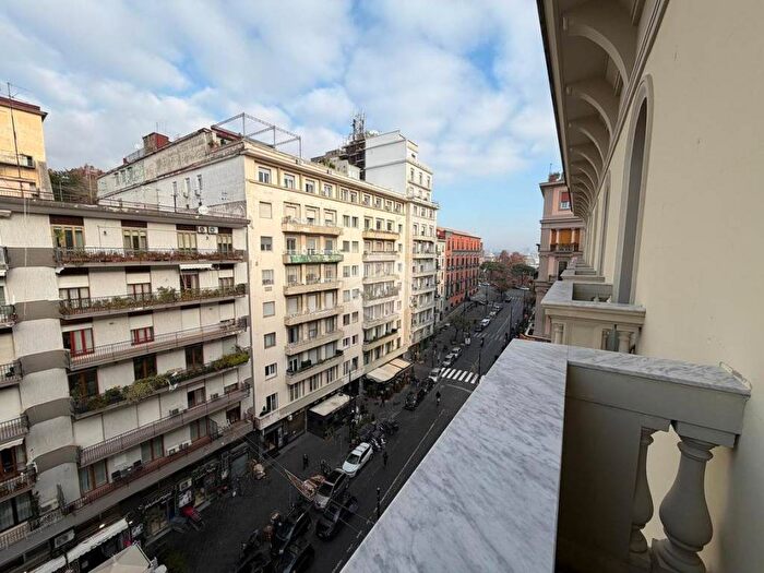 Appartamento con 5 locali in affitto in Via Santa Lucia, Santa Lucia, Napoli