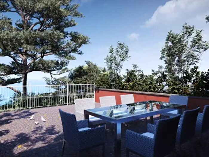 Appartamento quadrilocale in vendita in Via dei Pini dAleppo, Varazze