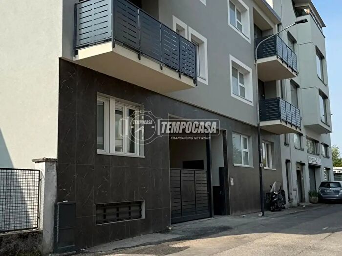 Appartamento trilocale in vendita in Via Giovanni Giacosa, Cinisello Balsamo