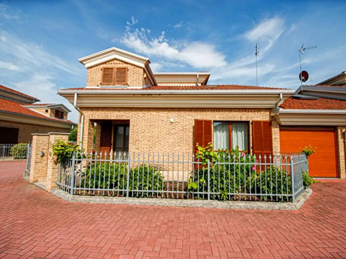 Casa con 6 locali in vendita in Strada Pogliani, Montanaro
