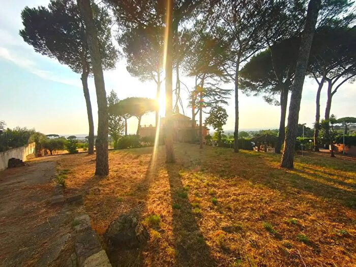 Casa con 6 locali in vendita in Via Pietrara, Albano Laziale