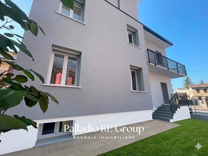 Appartamento trilocale in vendita in Via Giuseppe Vaccari, Vicenza