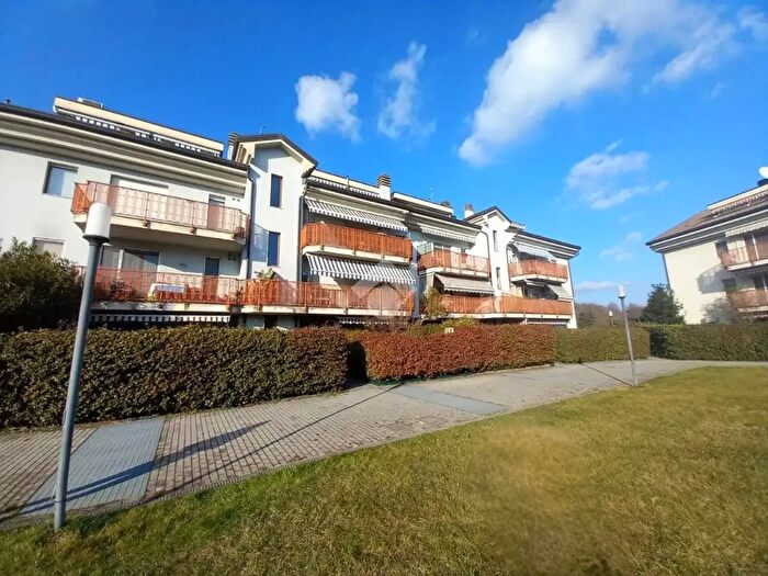 Appartamento trilocale in affitto in Via Milano, Vittuone