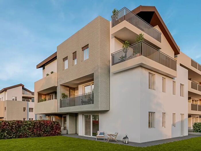 Appartamento trilocale in vendita in Via Mario Michelini, Desio