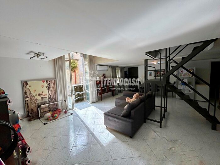 Appartamento trilocale in vendita in Napoli