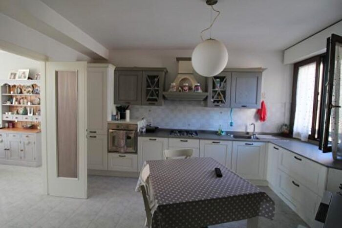 Appartamento con 6 locali in vendita in Via Cesare Battisti, Monsano