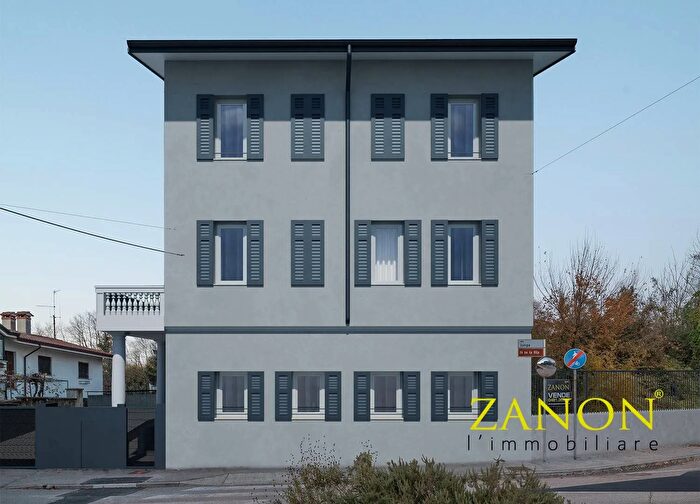 Appartamento con 5 locali in vendita in Via Lunga, Gorizia