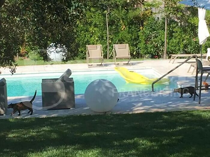 Casa con 9 locali in vendita in Via Provinciale per S Vito, Brindisi