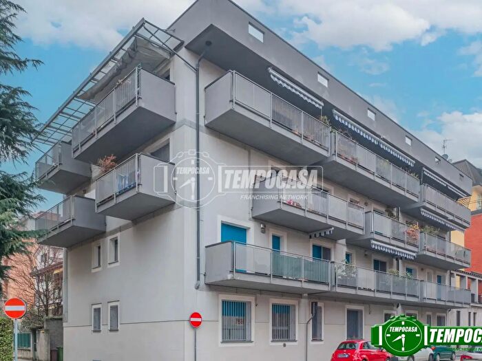 Appartamento quadrilocale in vendita in Via Cinque Giornate, Bollate