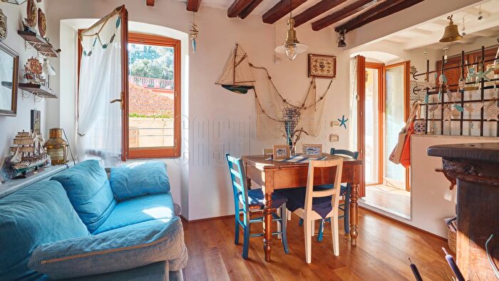 Appartamento quadrilocale in vendita in Via Andrea Doria, Lerici