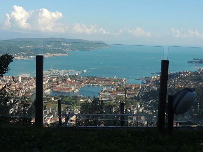 Casa con 5 locali in vendita in La Spezia