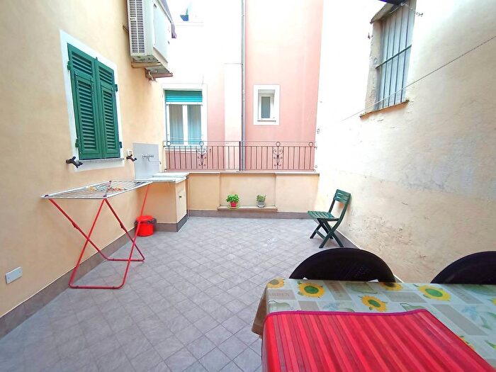 Appartamento quadrilocale in affitto in Via Camillo Benso di Cavour, Spotorno