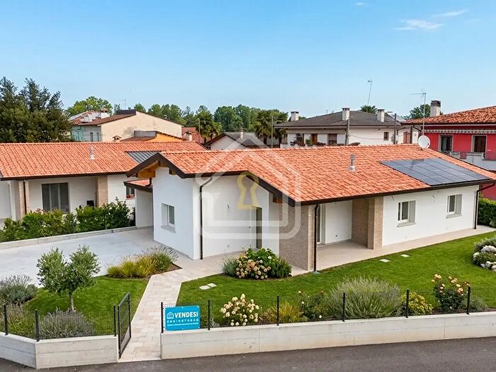 Casa con 6 locali in vendita in Via Chino Ermacora Pescarola, Precenicco